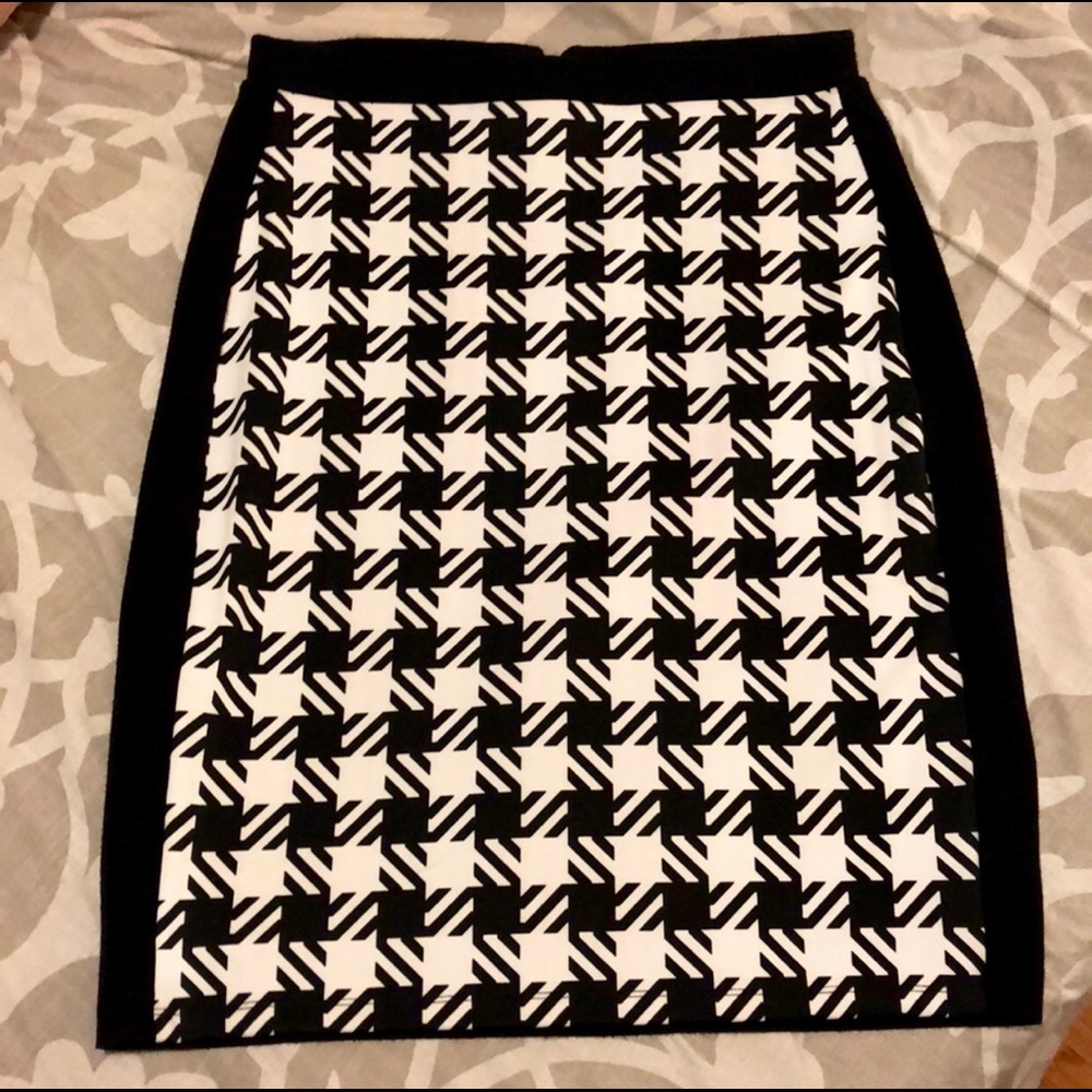 Michael Kors Midi black and white skirt large